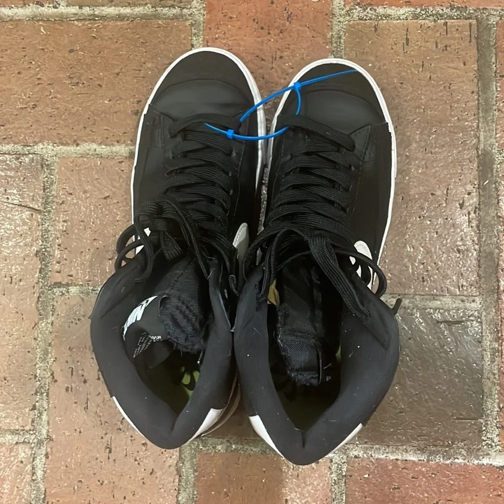 Nike stylish black